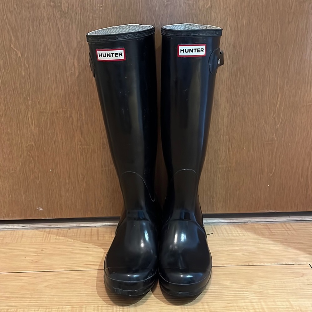 Hunter still black rain boots, women’s size 8